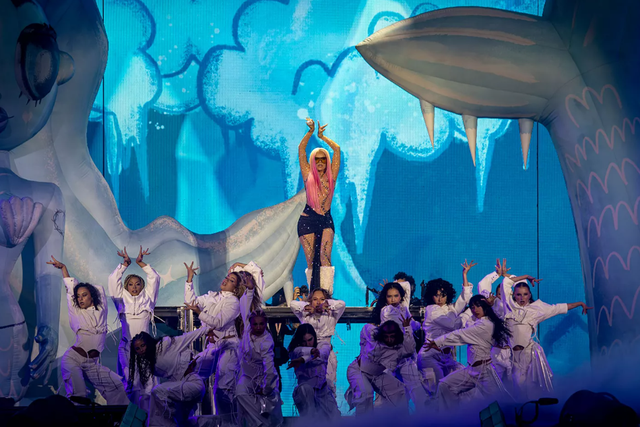 Karol G durante concerto no Bernabéu - Foto: Real Madrid