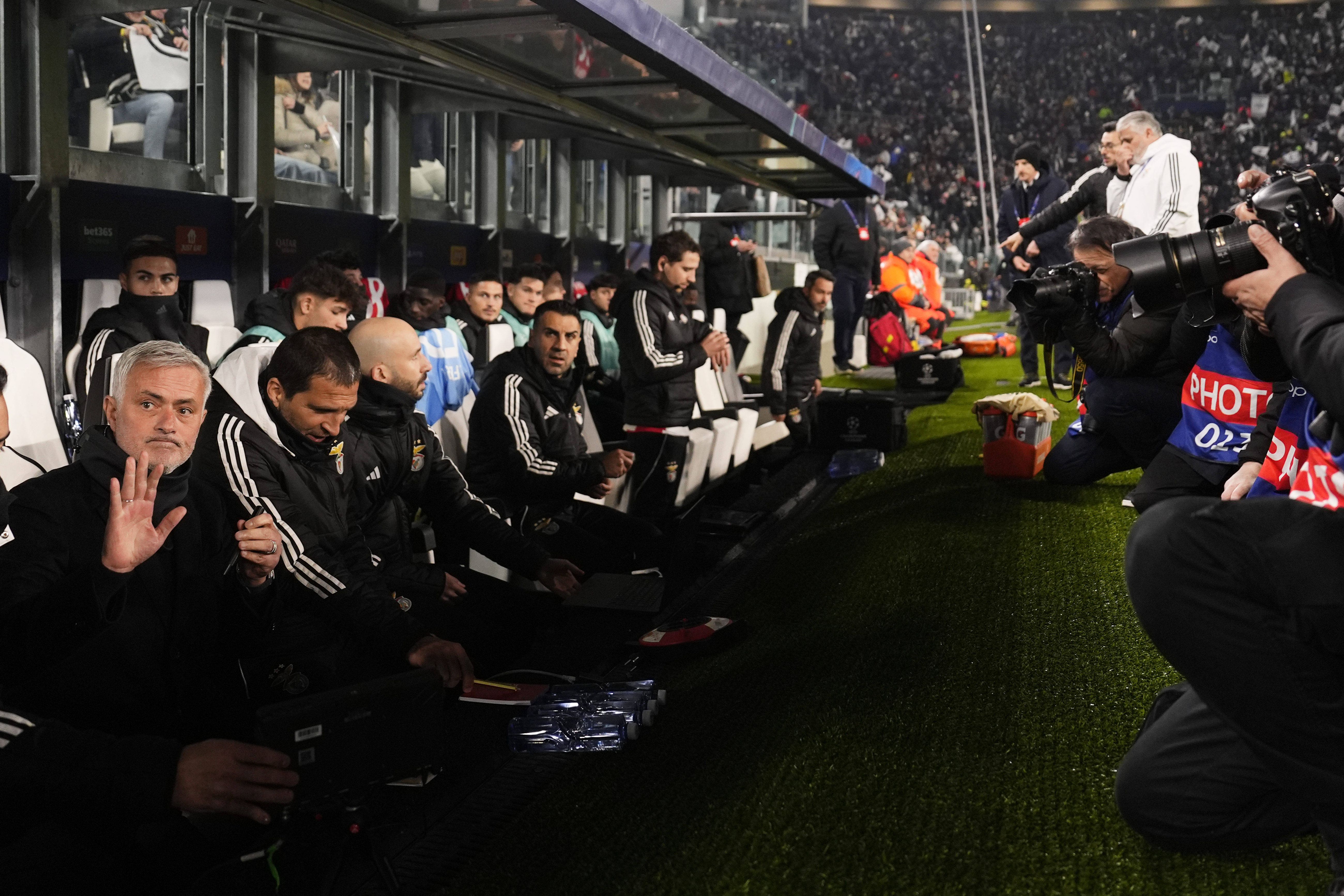 O Benfica pouco ou nada melhorou com José Mourinho como treinador principal, mas o problema é bem maior do que o treinador errado - Foto: IMAGO