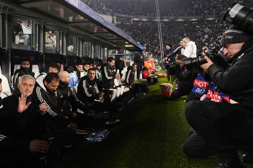 O Benfica pouco ou nada melhorou com José Mourinho como treinador principal, mas o problema é bem maior do que o treinador errado - Foto: IMAGO