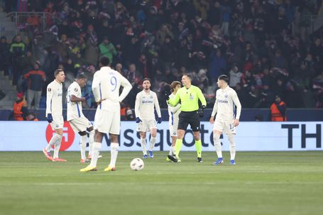 Andris Treimanis assinalou um penálti a favor do FC Porto em Plzen - Foto: Catarina Morais/KAPTA+