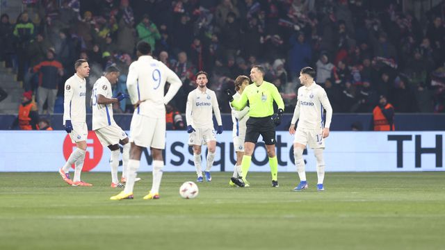 Andris Treimanis assinalou um penálti a favor do FC Porto em Plzen - Foto: Catarina Morais/KAPTA+