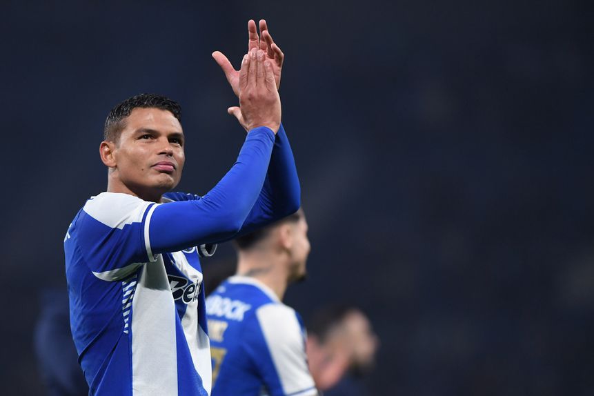 Thiago Silva foi titular contra Benfica e V. Guimarães, mas ainda não pode ser inscrito na Liga Europa - Foto: Rogério Ferreira/KAPTA+