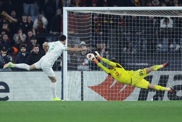 Svilar agiganta-se nos penáltis e Roma segue na Liga Europa