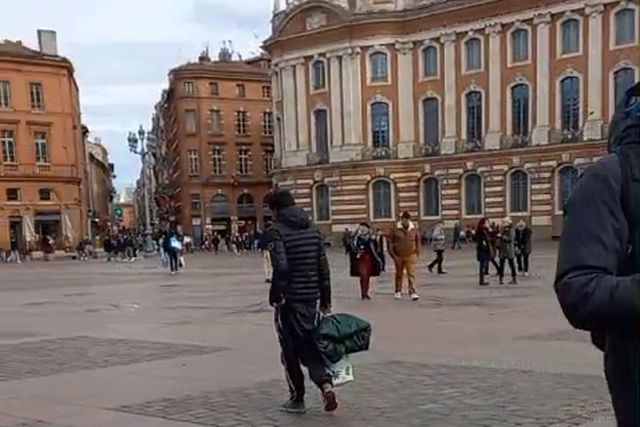 Benfiquistas pintam centro de Toulouse