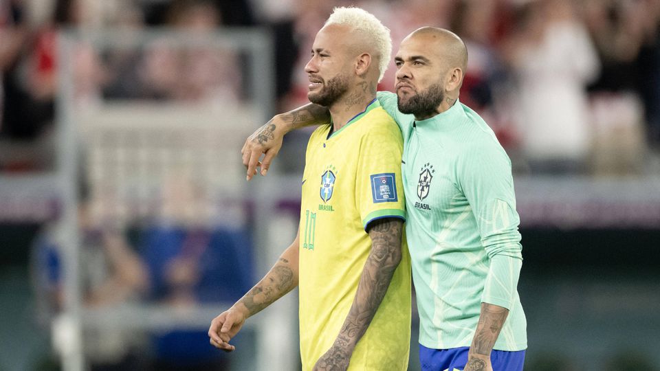 Família de Neymar ajudou a reduzir a pena de Dani Alves