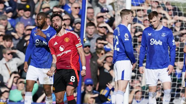 Bruno Fernandes marca no Everton-Man Utd (IMAGO)