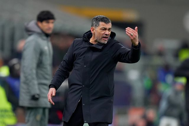 Sérgio Conceição grita com os jogadores do Milan