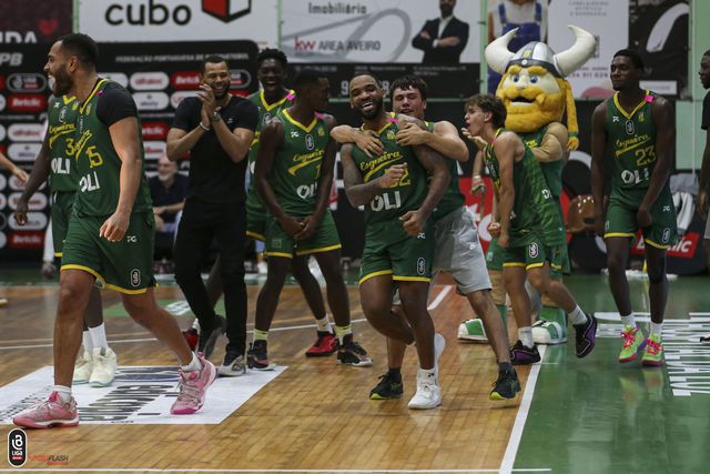 Esgueira resiste a recuperação do Queluz