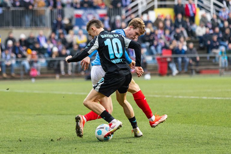 Florian Wirtz finta jogador do Kiel