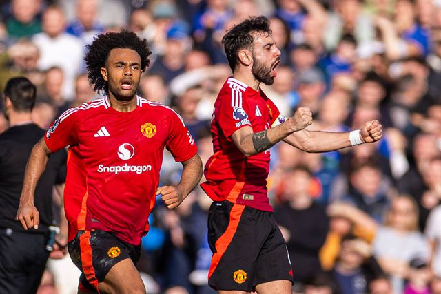 Bruno Fernandes a celebrar o primeiro golo do Manchester United em casa do Everton