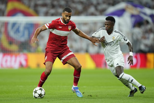 Josha Vagnoman defende a bola de Vinícius Júnior, empurrando o braisliero