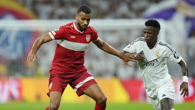 Josha Vagnoman defende a bola de Vinícius Júnior, empurrando o braisliero