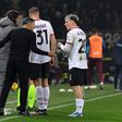 Sérgio Conceição, treinador do Milan, fala com jogadores