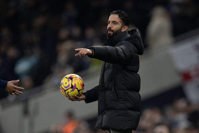 Ruben Amorim a orientar o Manchester United em casa do Tottenham