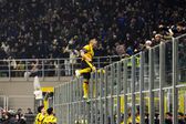 Lautaro Martínez sobiu uma vedação no estádio de San Siro par celebrar um golo marcado ao Génova