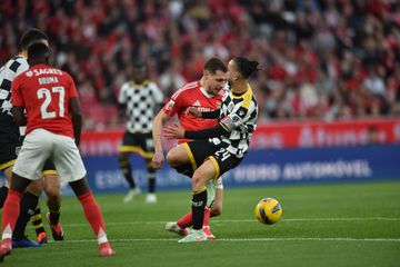 Belotti debuts to mark and gives Benfica advantage (video)