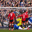 Everton a fazer estragos na área do Man. United
