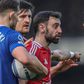 Bruno Fernandes conversa com o árbitro do Everton-Manchester United (foto: IMAGO)