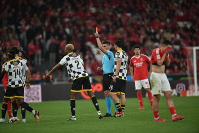 A análise de Duarte Gomes a jogo com expulsão e penálti