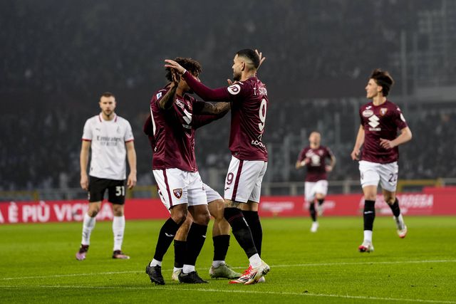 A festa do Torino após o autogolo de Thiaw  (FOTO IMAGO)