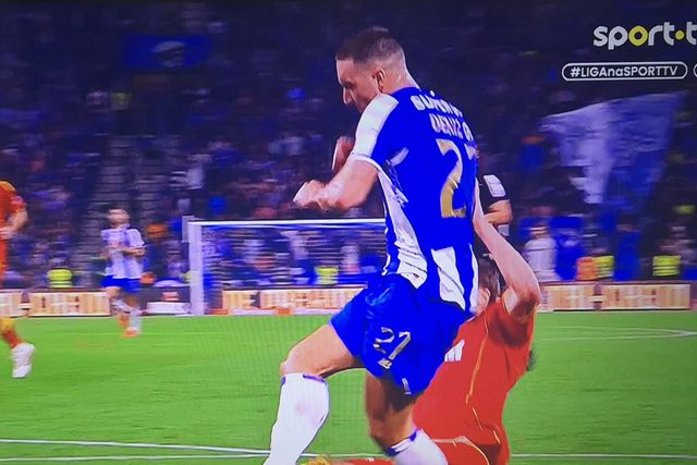 O lance polémico que não foi assinalado - Imagem SportTV