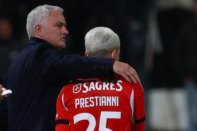 José Mourinho e Prestianni, treinador e extremo do Benfica (foto: Carlos Vidigal/Kapta+)