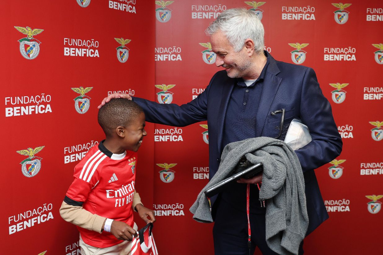 Rodrigo e José Mourinho, treinador do Benfica (foto: SL Benfica)