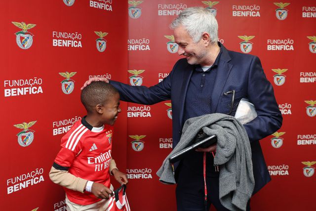 Rodrigo e José Mourinho, treinador do Benfica (foto: SL Benfica)