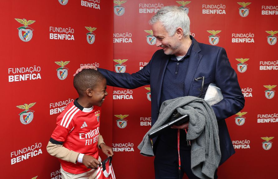 Rodrigo e José Mourinho, treinador do Benfica (foto: SL Benfica)