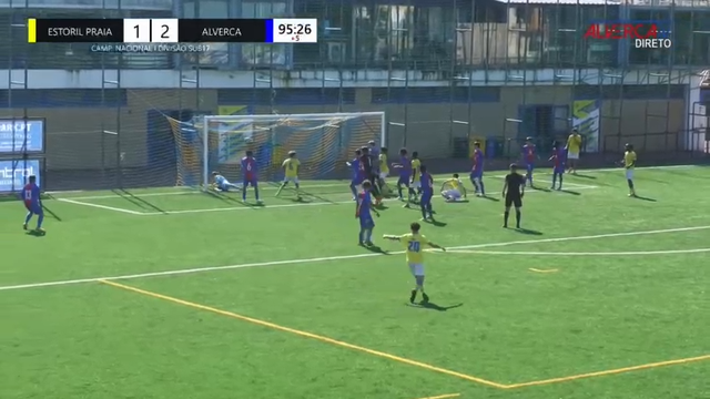 Não é só Trubin: guarda-redes sub-17 marca golo no fim!