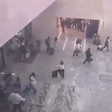 Caos em sede do Mundial: tiroteio em aeroporto e alerta de segurança (vídeos)