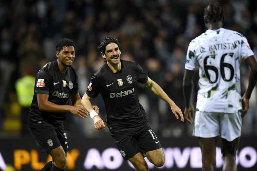 Francisco Trincão sorri com o golo em Moreira de Cónegos num jogo em que os sportinguistas sorriram por três vezes - Foto: MIGUEL LEMOS/KAPTA+