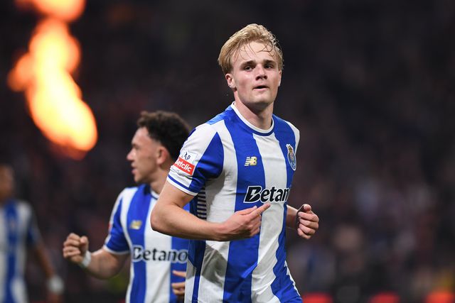 Froholdt abriu o ativo no FC Porto-Rio Ave, mas mais de meio golo foi de Pietuszewski... - Foto: Rogério Ferreira/KAPTA+