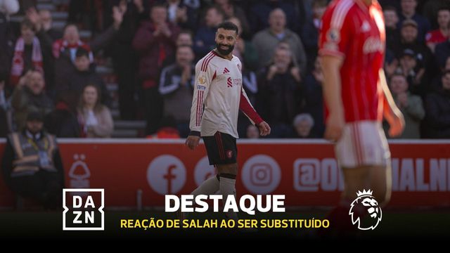 Arne Slot tirou Salah de campo... e a reação do egípcio dá que falar