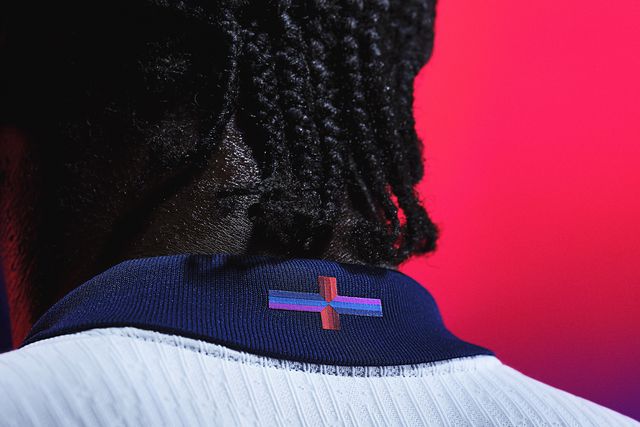 Nova camisola de Inglaterra gera controvérsia e PM reage: «Não se brinca com as bandeiras nacionais»