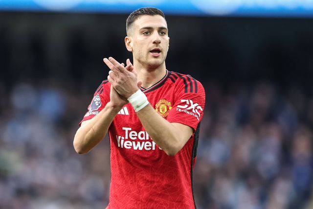 Gary Neville: «Dalot é o melhor jogador da época no Man. United»