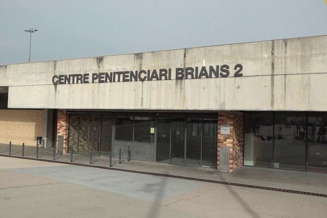 Dani Alves ainda não saiu da prisão: «Ele é inocente»