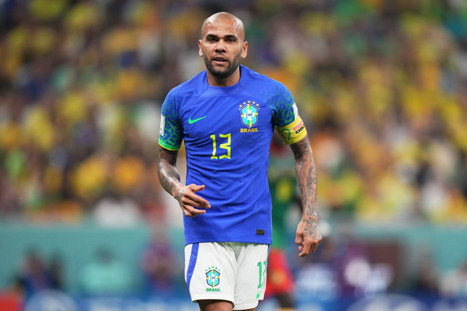 Ex-mulher apelida Dani Alves de «Judas»: entenda por que o jogador não pode mexer na fortuna para pagar a fiança