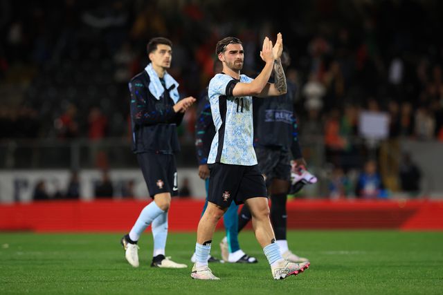 Vídeo: colegas festejam estreia na seleção de Jota Silva