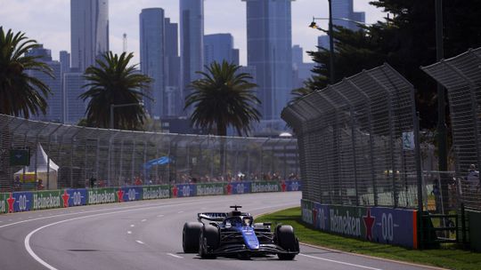 GP da Austrália: após acidente de Albon, Williams sacrifica Sargeant