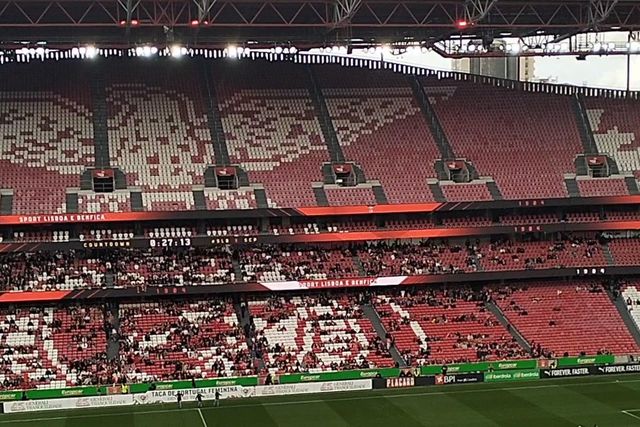 O aquecimento de Benfica e Sporting para o dérbi feminino