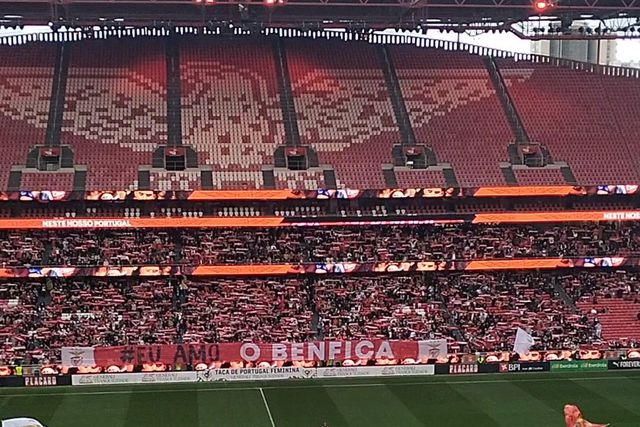 Benfica e Sporting perfilados na Luz para o dérbi feminino