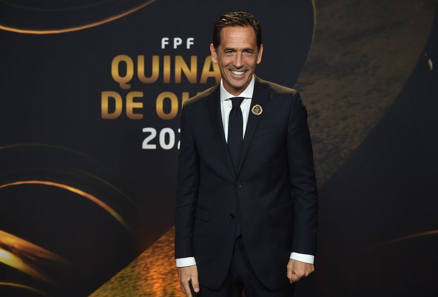 Pedro Proença, atual presidente da Federação Portuguesa de Futebol (FPF) e ex-número 1 da Liga Portugal, sorridente à entrada para mais uma edição da Gala Quinas de Ouro da FPF