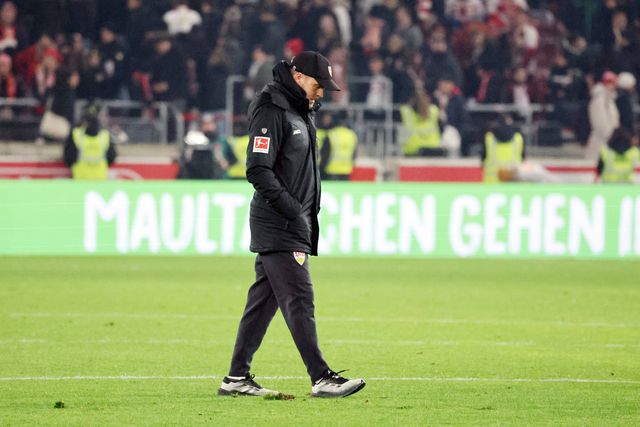 Sebastian Hoeness prolonga contrato com o Estugarda