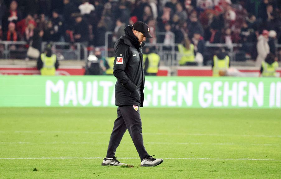 Sebastian Hoeness prolonga contrato com o Estugarda