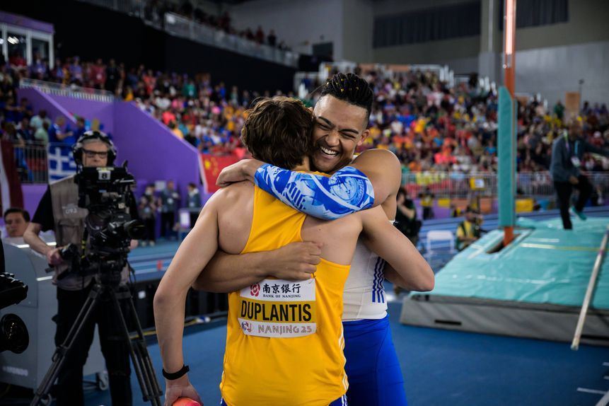 Emmanouil Karalis festeja com Duplantis