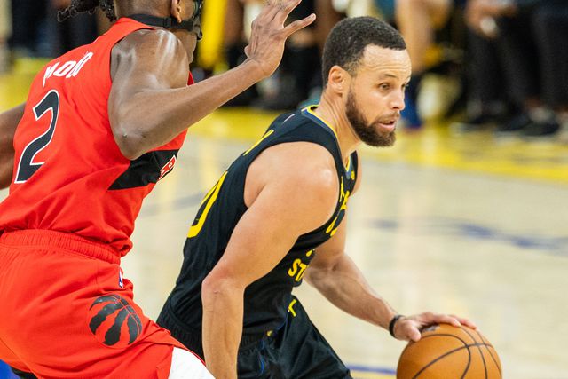 Bizarro! Veja bem o que fez Steph Curry (vídeo)