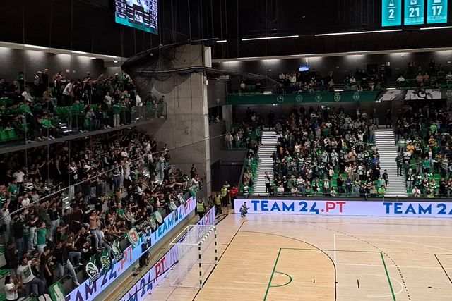 João Rocha em festa após vitória sobre o Benfica