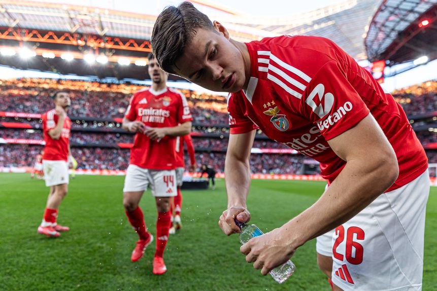 Samuel Dahl, 22 anos, lateral-esquerdo sueco, causou impacto muito positivo e poderá continuar na Luz na próxima época