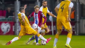 Schjelderup brilha com assistência para Haaland na estreia a titular pela Noruega (vídeo)